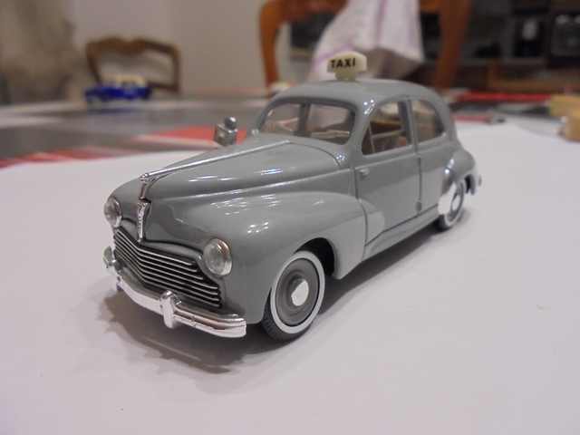 Peugeot 203 grise