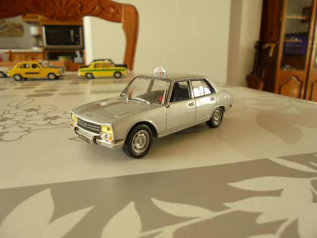 Peugeot 504 grise